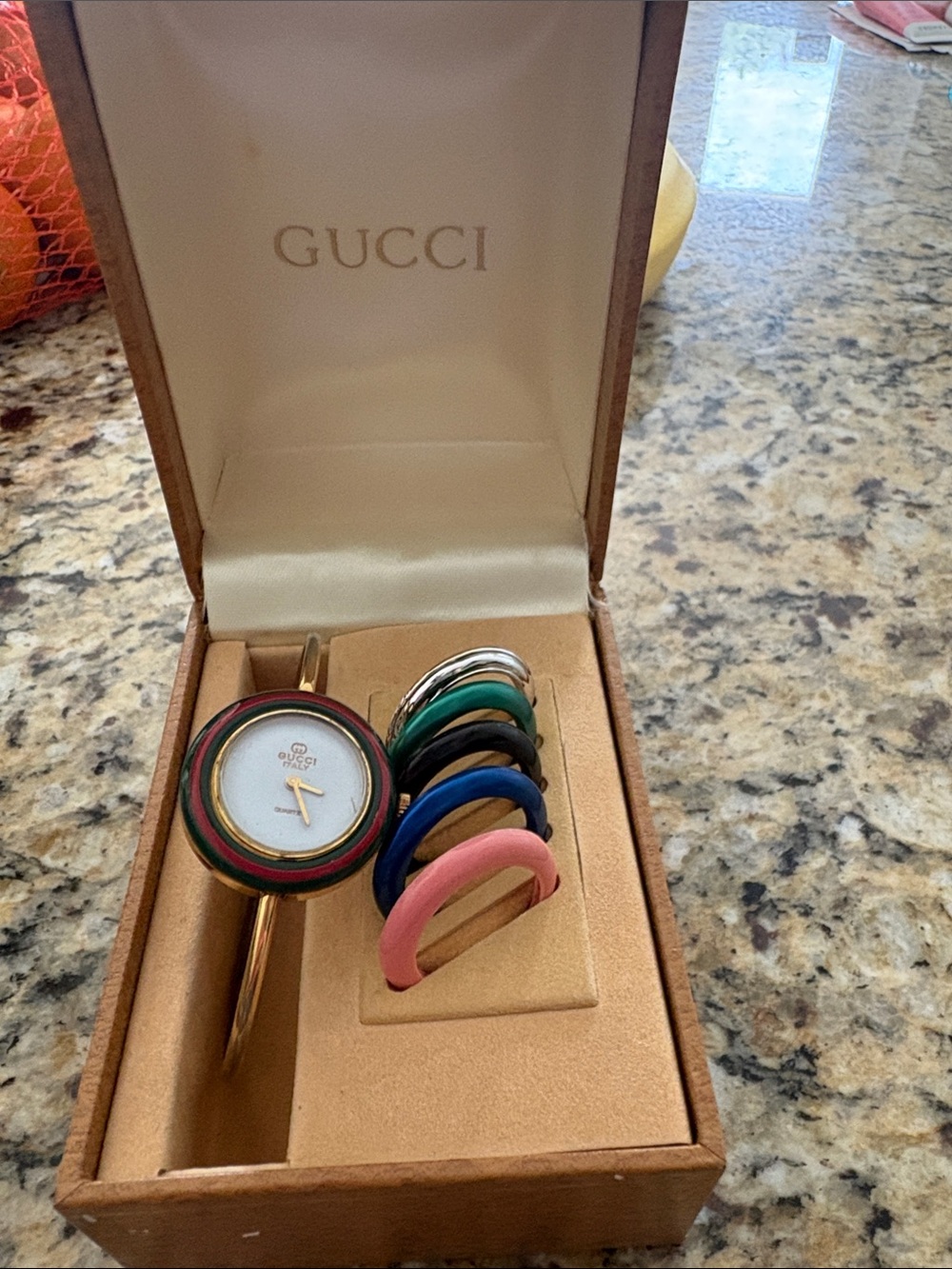 Gucci play watch vintage comes with 6 interchangeable bezels .